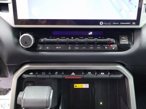 Used 2022 Toyota Tundra Platinum image 29