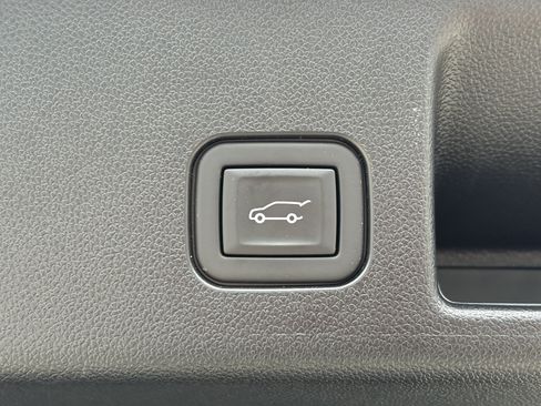 Used 2024 Chevrolet Equinox EV LT AWD/4WD image 10