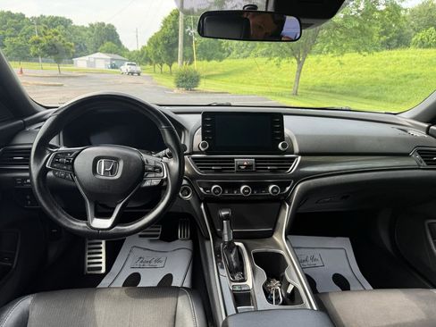 Used 2018 Honda Accord Sport image 9