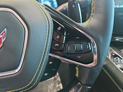 Used 2025 Chevrolet Corvette Z06 RWD image 12