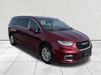 Used 2023 Chrysler Pacifica Touring-L video 1