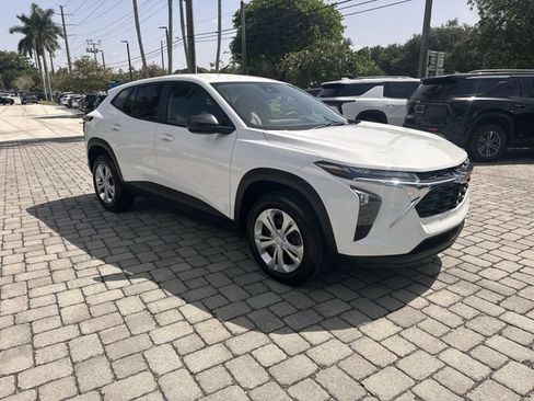 Used 2025 Chevrolet Trax LS FWD image 16