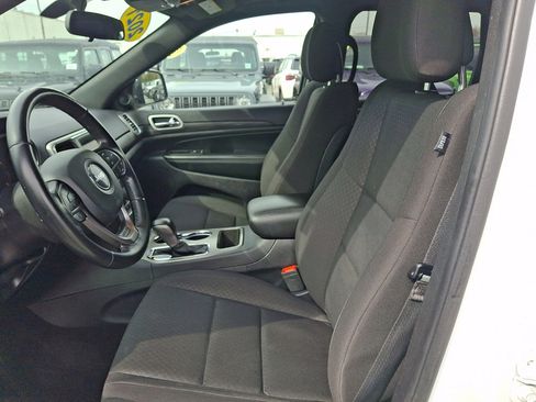 Used 2021 Jeep Grand Cherokee Laredo image 23