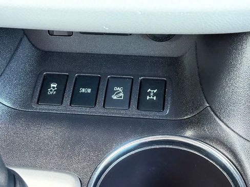 Used 2018 Toyota Highlander LE image 38