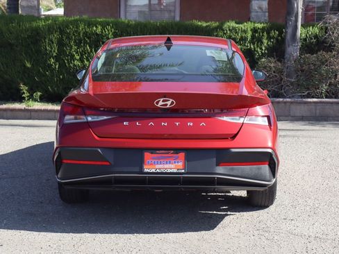 Used 2024 Hyundai Elantra SEL FWD image 7