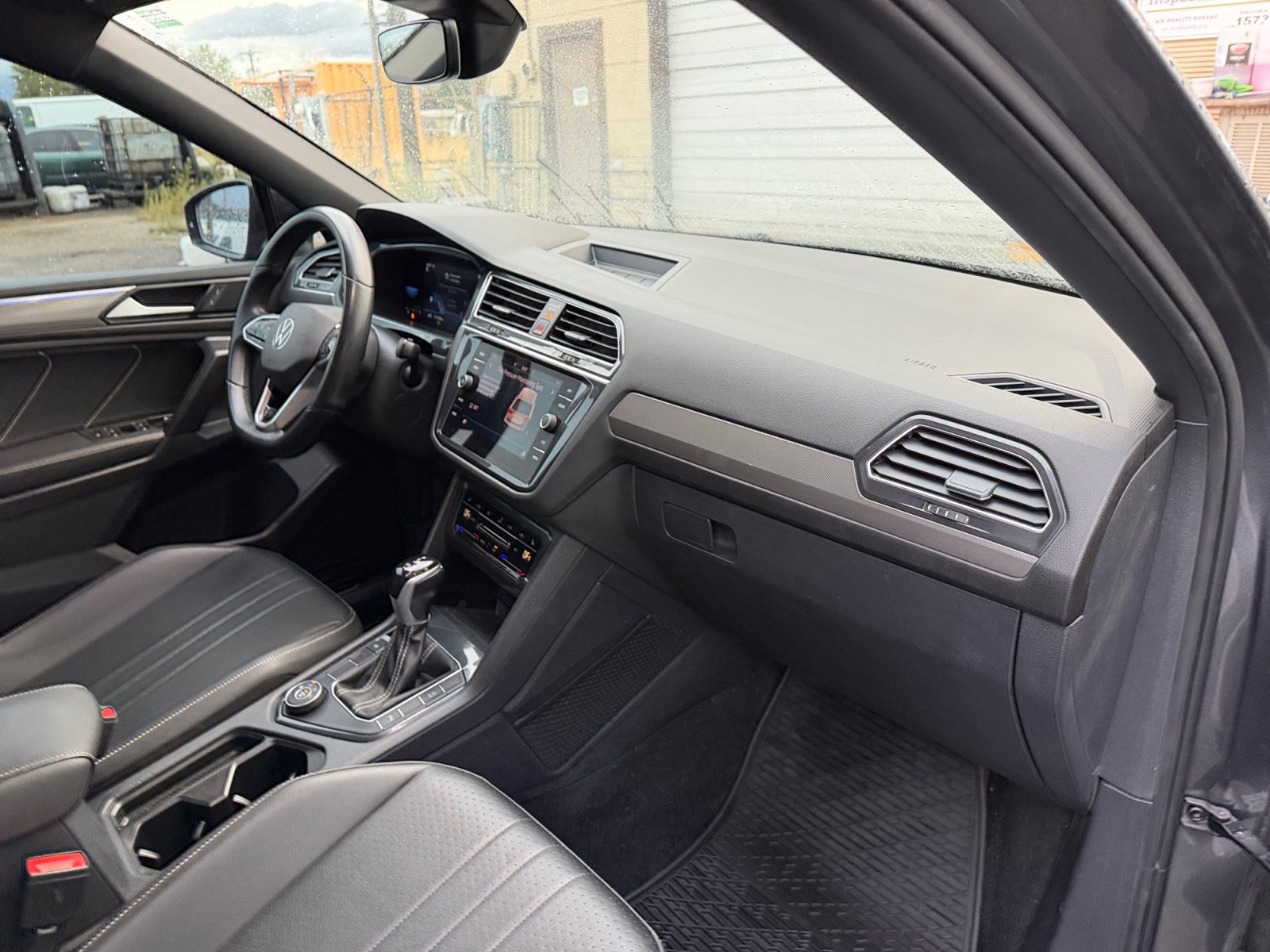 Used 2023 Volkswagen Tiguan SE R-Line AWD/4WD image 16