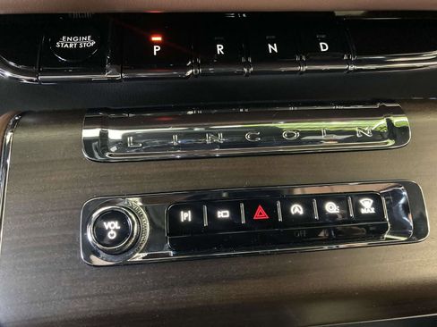 Certified 2025 Lincoln Aviator Reserve w/ Equipment Group 201A image 25