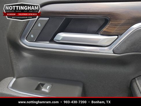 Used 2025 GMC Sierra 1500 SLT AWD/4WD image 31