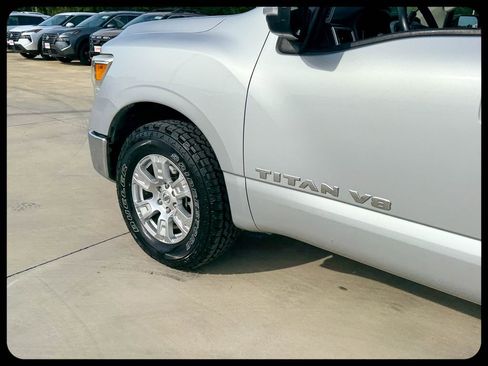 Used 2019 Nissan Titan SV RWD image 6