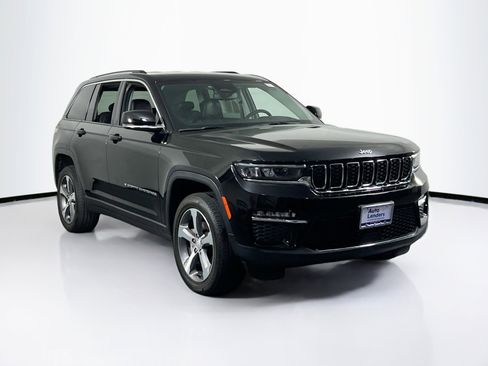Used 2023 Jeep Grand Cherokee Limited image 3