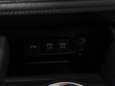 Used 2020 Toyota Highlander L FWD image 23