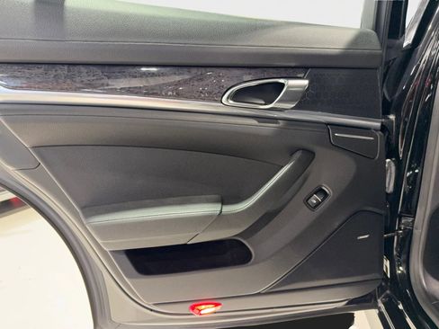 Used 2014 Porsche Panamera S image 19