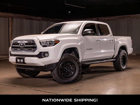 Used 2017 Toyota Tacoma Limited w/ Tow Package AWD/4WD image 4