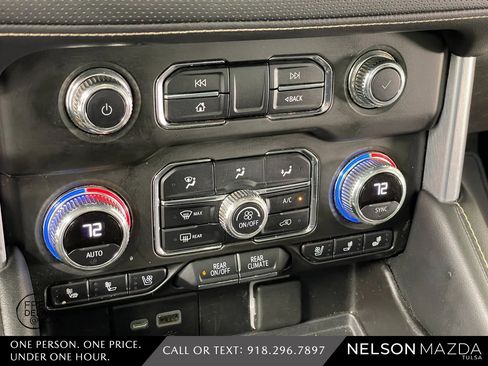 Used 2021 GMC Yukon SLT w/ SLT Premium Package image 36