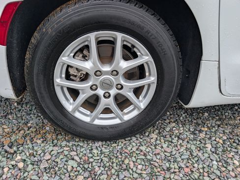 Used 2023 Chrysler Pacifica Touring-L FWD image 9