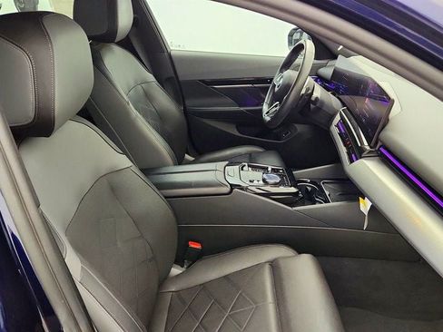 Used 2024 BMW 530i w/ M Sport Package RWD image 25