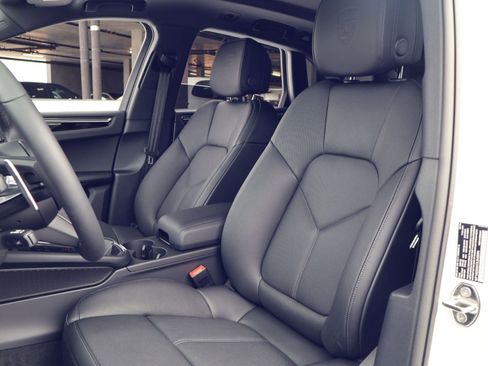 New 2026 Porsche Macan S AWD/4WD image 5