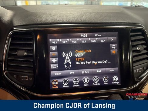 Used 2020 Jeep Grand Cherokee Limited w/ Luxury Group II image 26