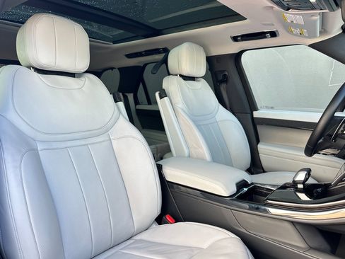 Used 2024 Land Rover Range Rover Sport SE image 31
