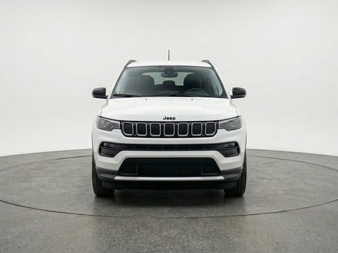Used 2025 Jeep Compass Limited AWD/4WD image 2