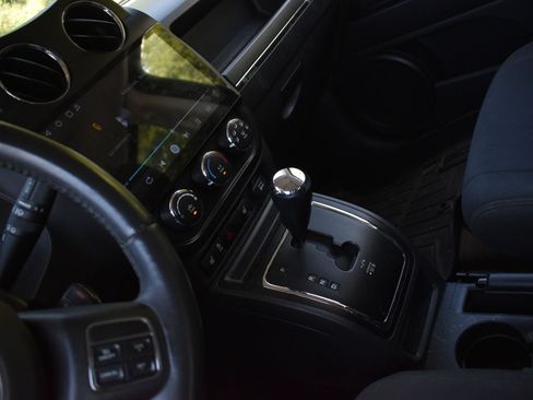 Used 2017 Jeep Patriot Latitude AWD/4WD image 21