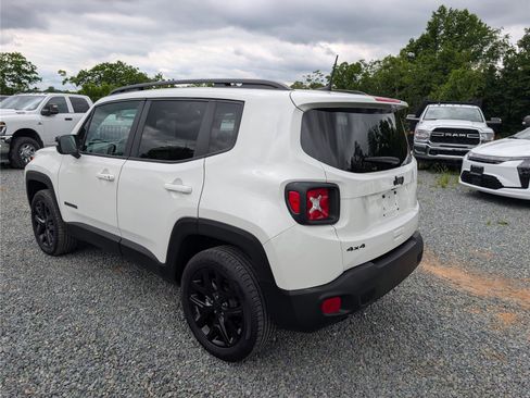 Used 2022 Jeep Renegade Altitude w/ Sun/Sound Group AWD/4WD image 3