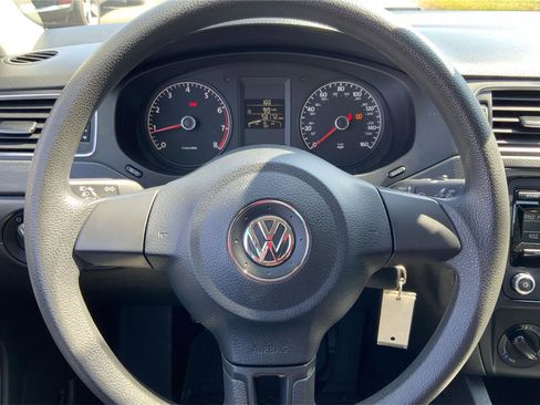 Used 2013 Volkswagen Jetta S image 16
