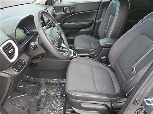 Certified 2025 Hyundai Venue Limited image 15