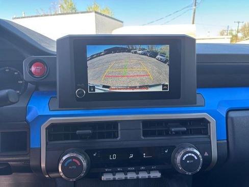 Used 2025 Toyota Tacoma TRD Off-Road image 21