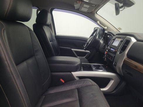 Used 2017 Nissan Titan SL image 21
