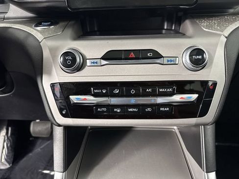 Used 2022 Ford Explorer Timberline w/ Timberline Technology Package AWD/4WD image 8