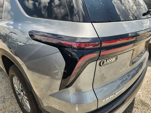Certified 2025 Chevrolet Traverse LT w/ Driver Confidence Package FWD image 7