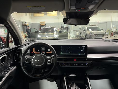 Used 2025 Kia Sorento S AWD/4WD image 26