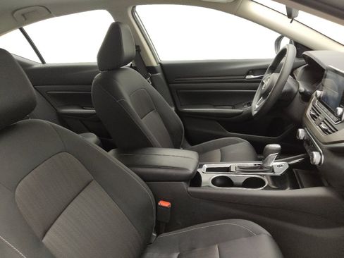 Used 2024 Nissan Altima 2.5 SV image 21