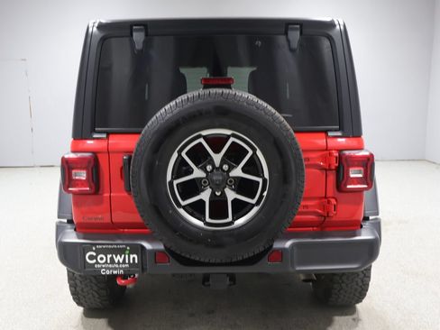Used 2025 Jeep Wrangler Unlimited Rubicon AWD/4WD image 3