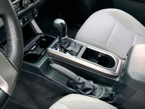 Used 2022 Toyota Tacoma SR5 RWD image 16