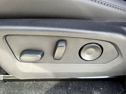 New 2025 Chevrolet Colorado LT w/ LT Convenience Package RWD image 17