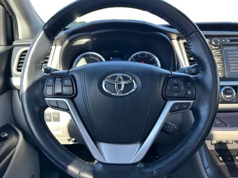 Certified 2019 Toyota Highlander Limited Platinum AWD/4WD image 13
