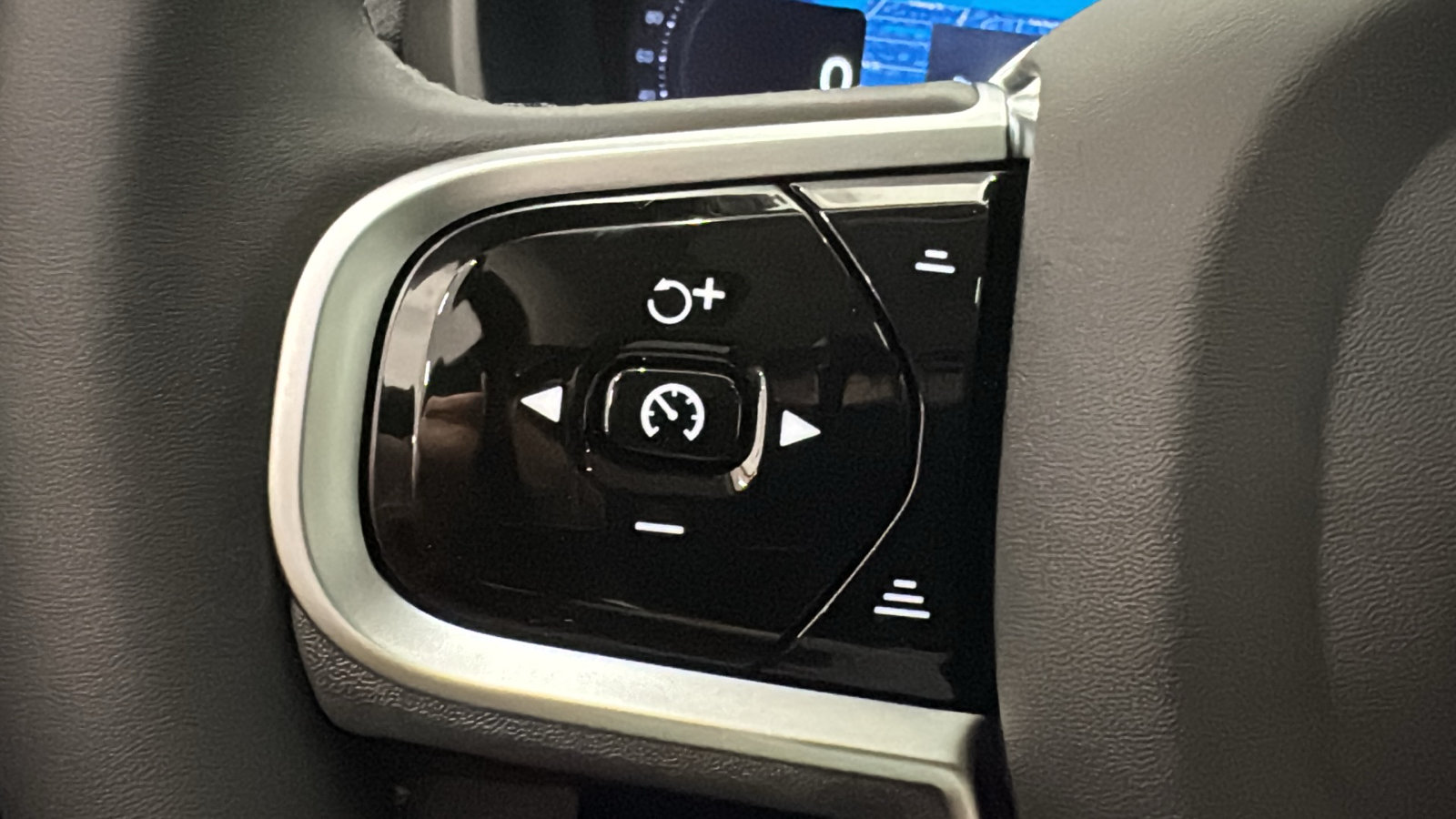 New 2026 Volvo XC90 T8 Plus w/ Protection Package AWD/4WD image 13