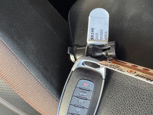 Used 2025 Nissan Versa SR FWD image 3