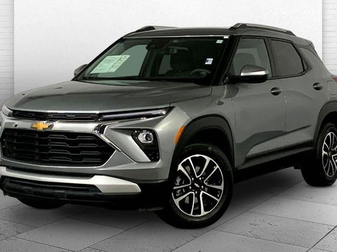Used 2025 Chevrolet TrailBlazer LT AWD/4WD image 12