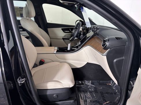 Used 2024 Mercedes-Benz GLC 300 4MATIC image 36