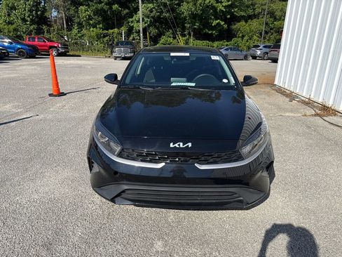 Used 2023 Kia Forte LXS w/ LXS Technology Package FWD image 6