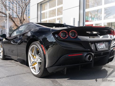 Certified 2021 Ferrari F8 Tributo image 5