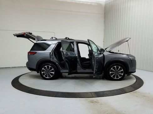 New 2026 Nissan Pathfinder Platinum FWD image 16