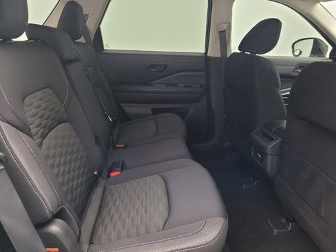 Used 2023 Nissan Pathfinder S image 19