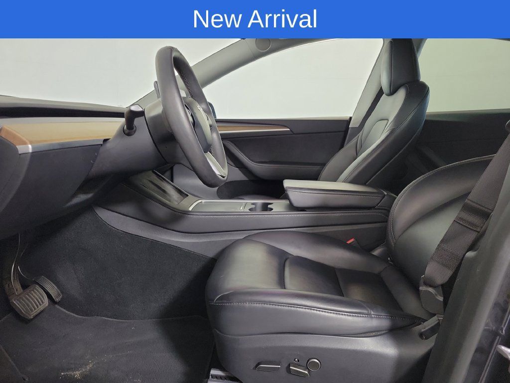 Used 2024 Tesla Model Y 2WD image 11