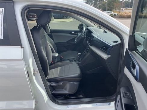Used 2023 Volkswagen Taos SE image 33