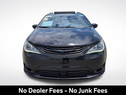 Used 2019 Chrysler Pacifica Limited w/ Advanced Safetytec Group FWD image 4