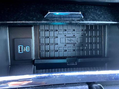 Used 2022 Ford Expedition Limited RWD image 17